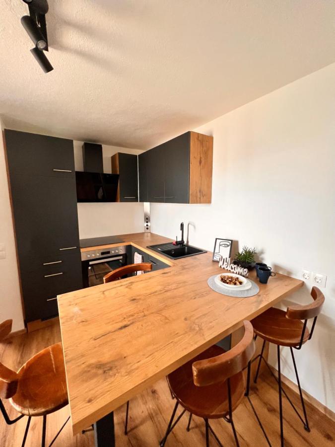 Perfekte Lage! Ganze Wohnung Burgblick Residenz Sankt Veit an der Glan Exterior photo